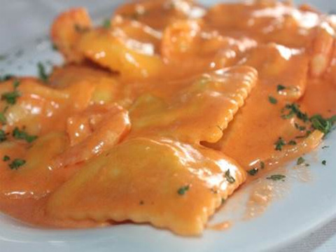 Ravioli in salsa rosa